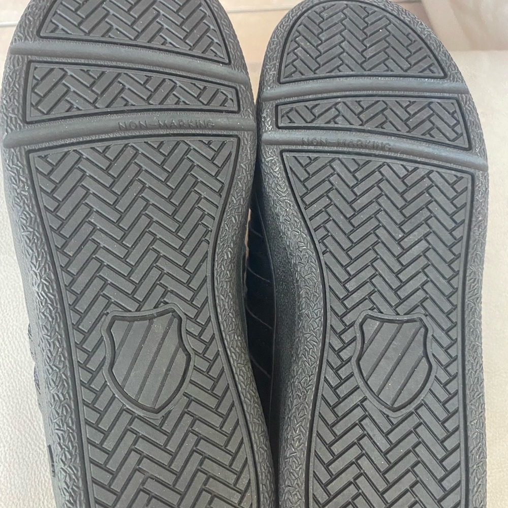 I Swiss kids shoes size 4